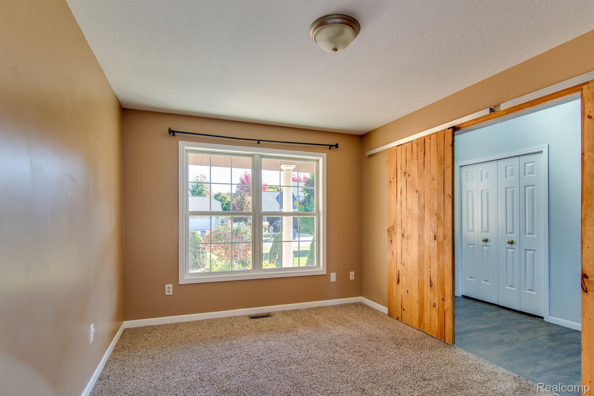 4453 E LAKECRESS Drive