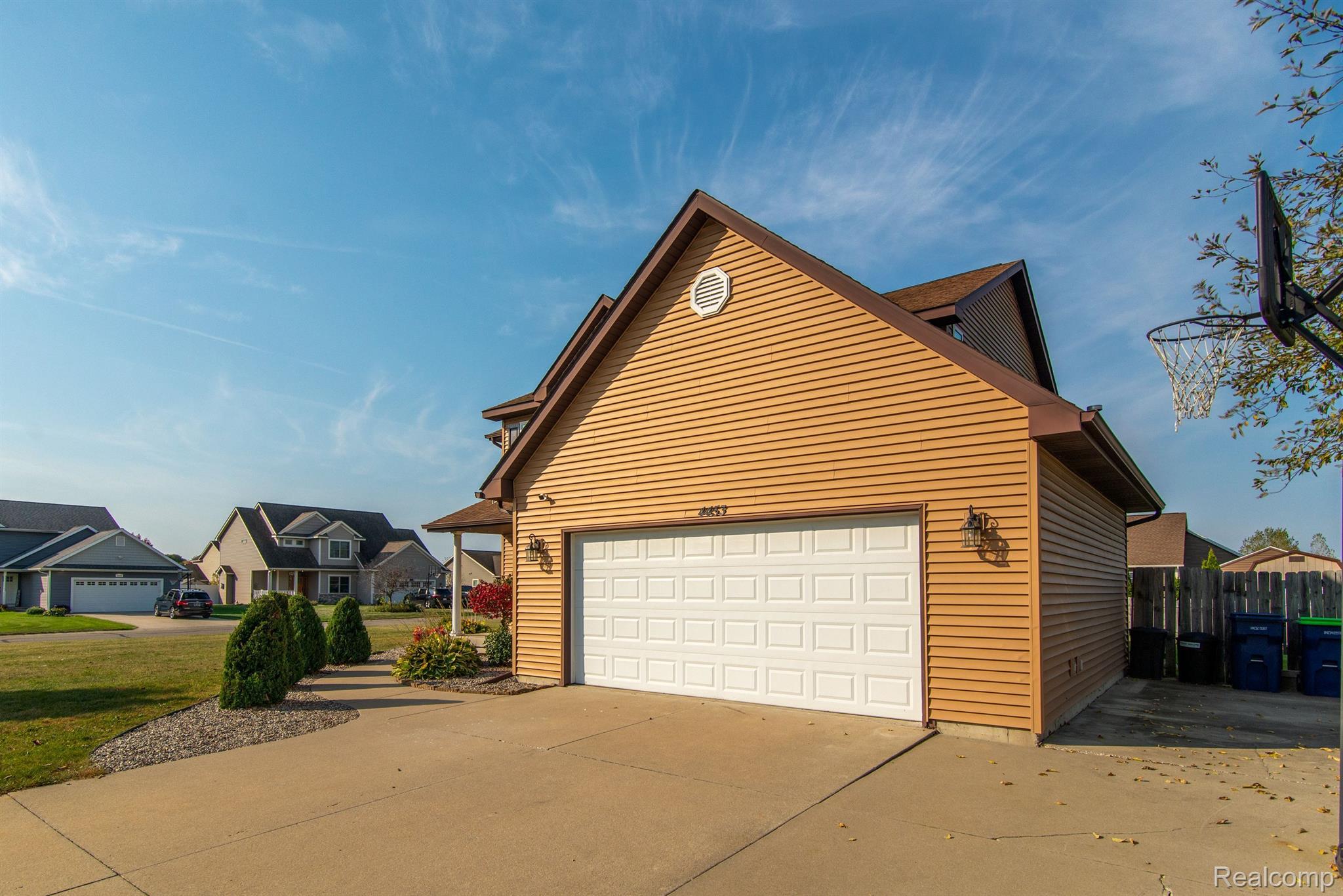 4453 E LAKECRESS Drive