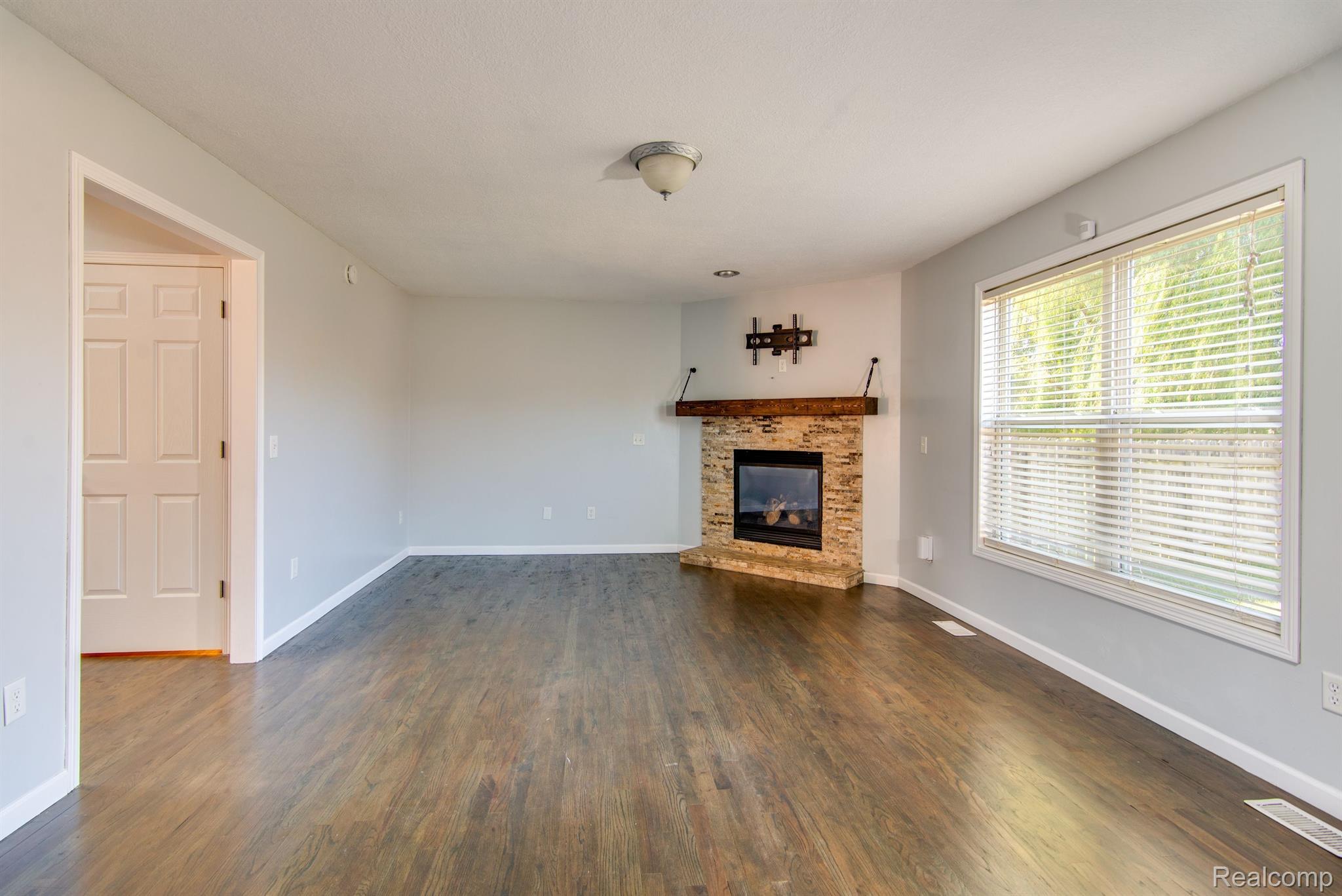 4453 E LAKECRESS Drive