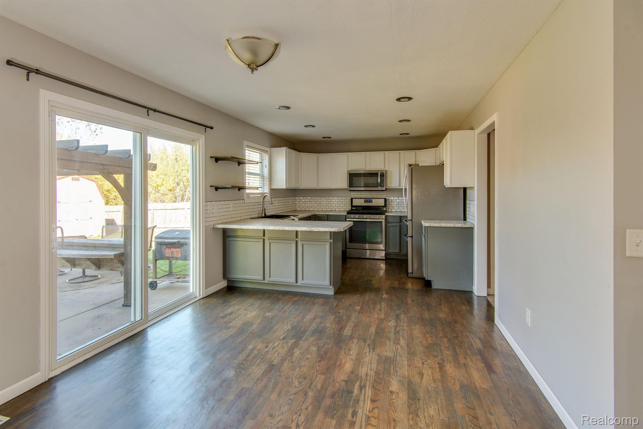 4453 E LAKECRESS Drive