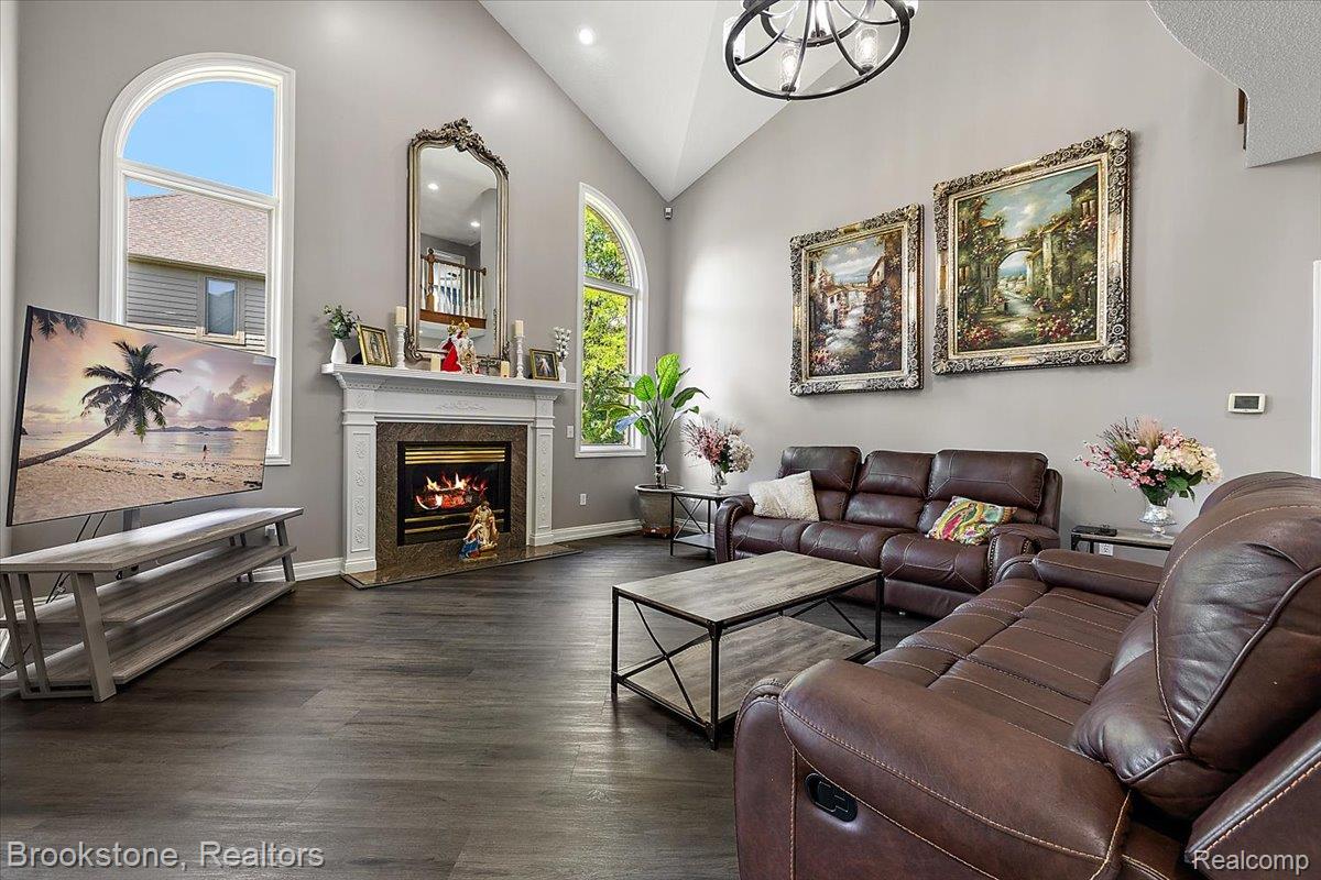 53641 Buckingham Lane