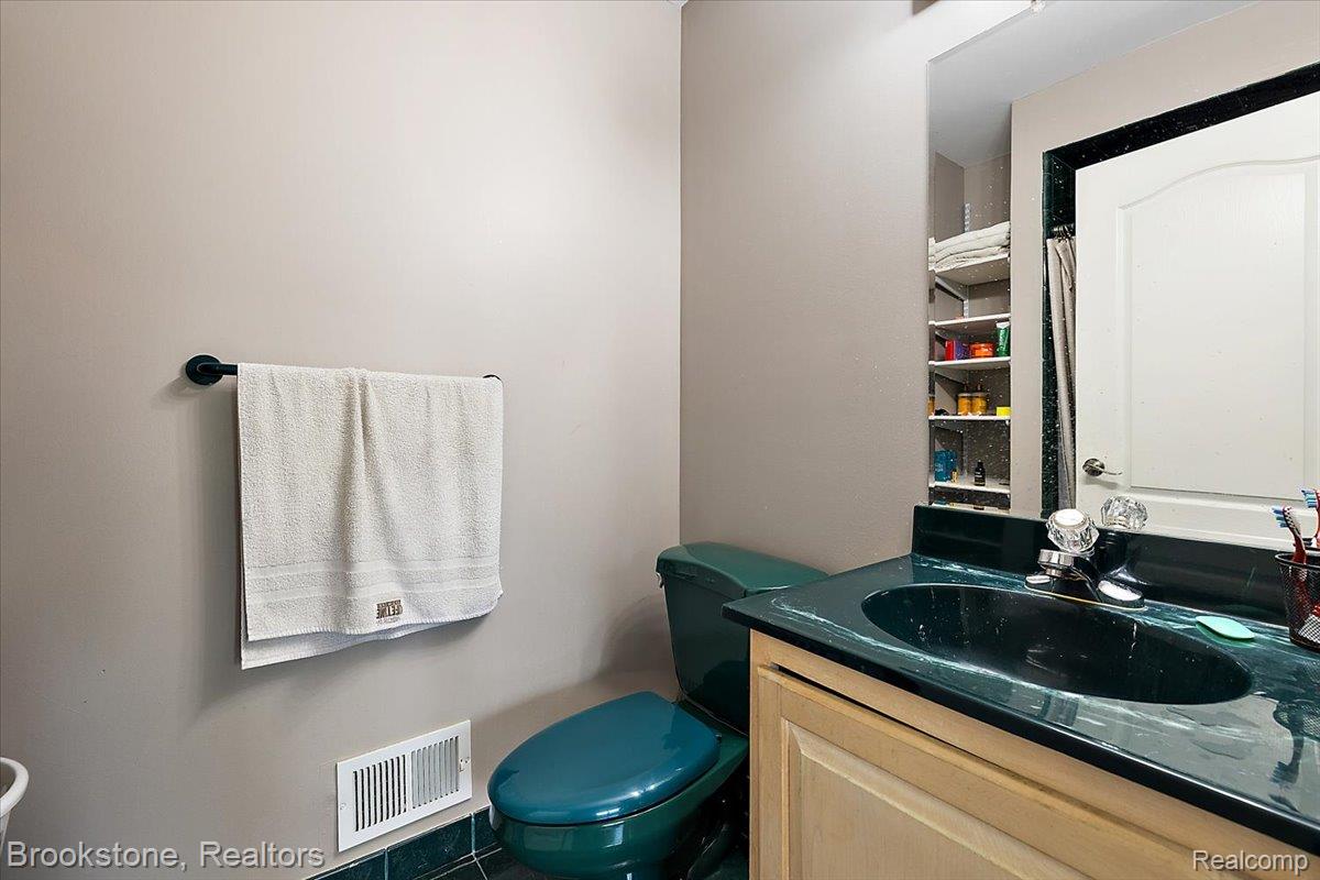 53641 Buckingham Lane