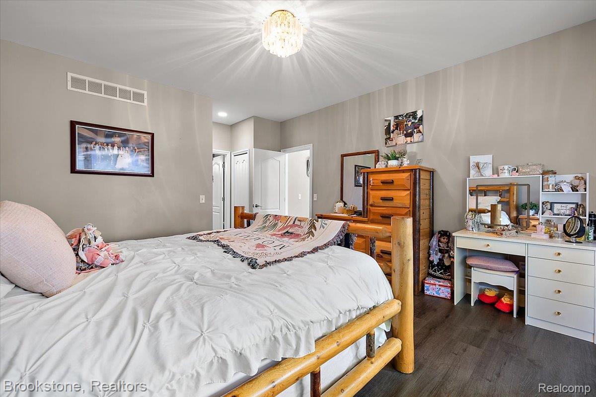 53641 Buckingham Lane