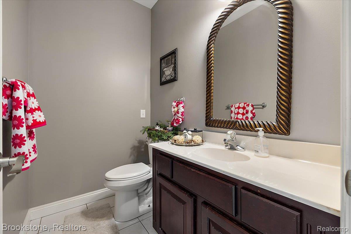 53641 Buckingham Lane