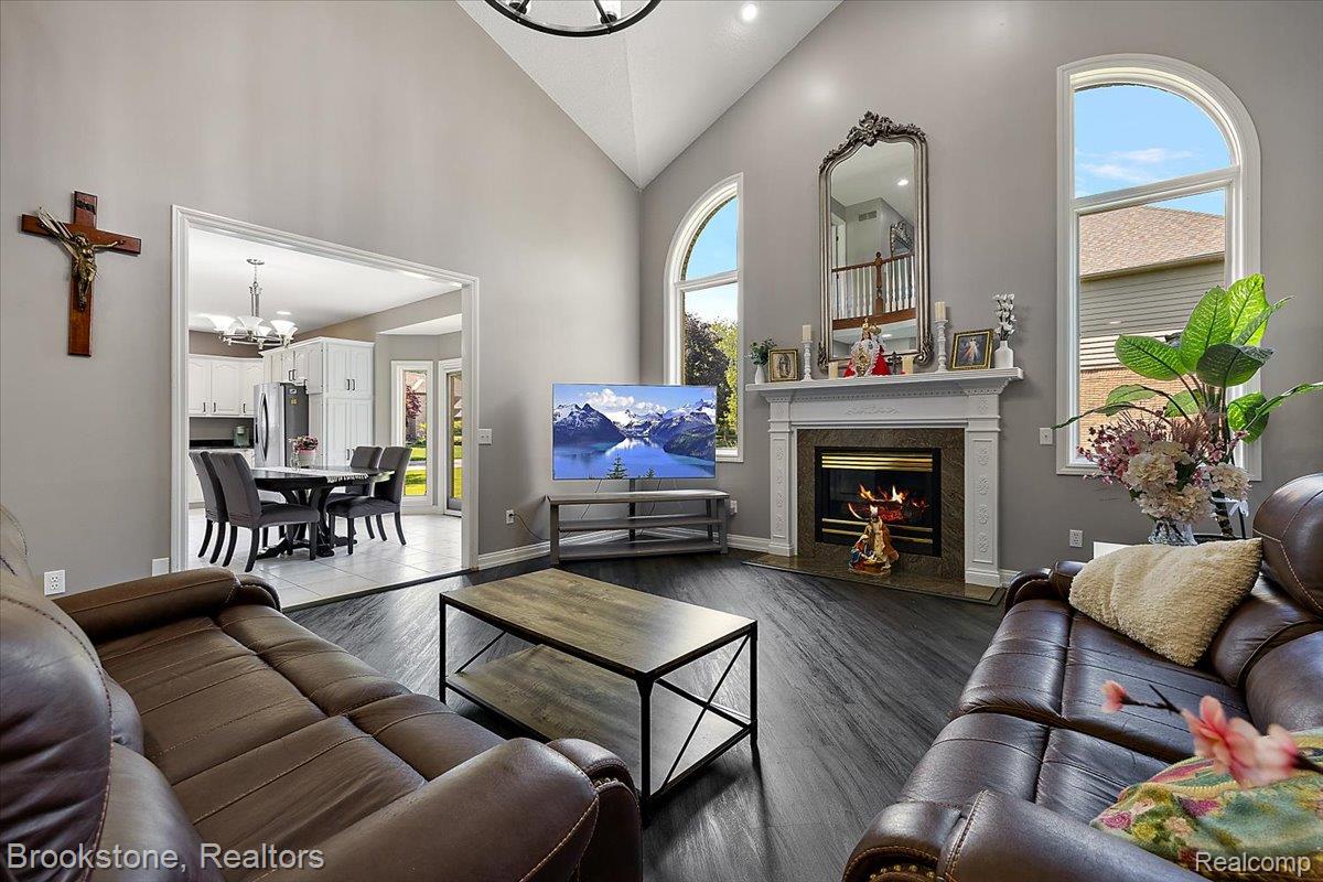53641 Buckingham Lane