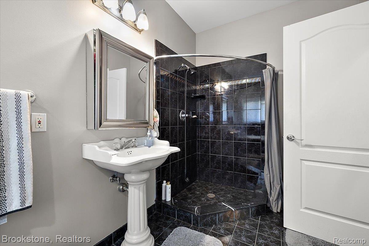 53641 Buckingham Lane