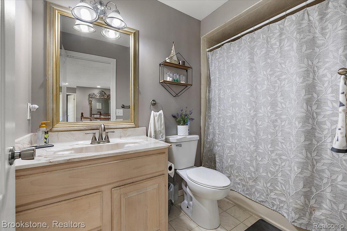 53641 Buckingham Lane