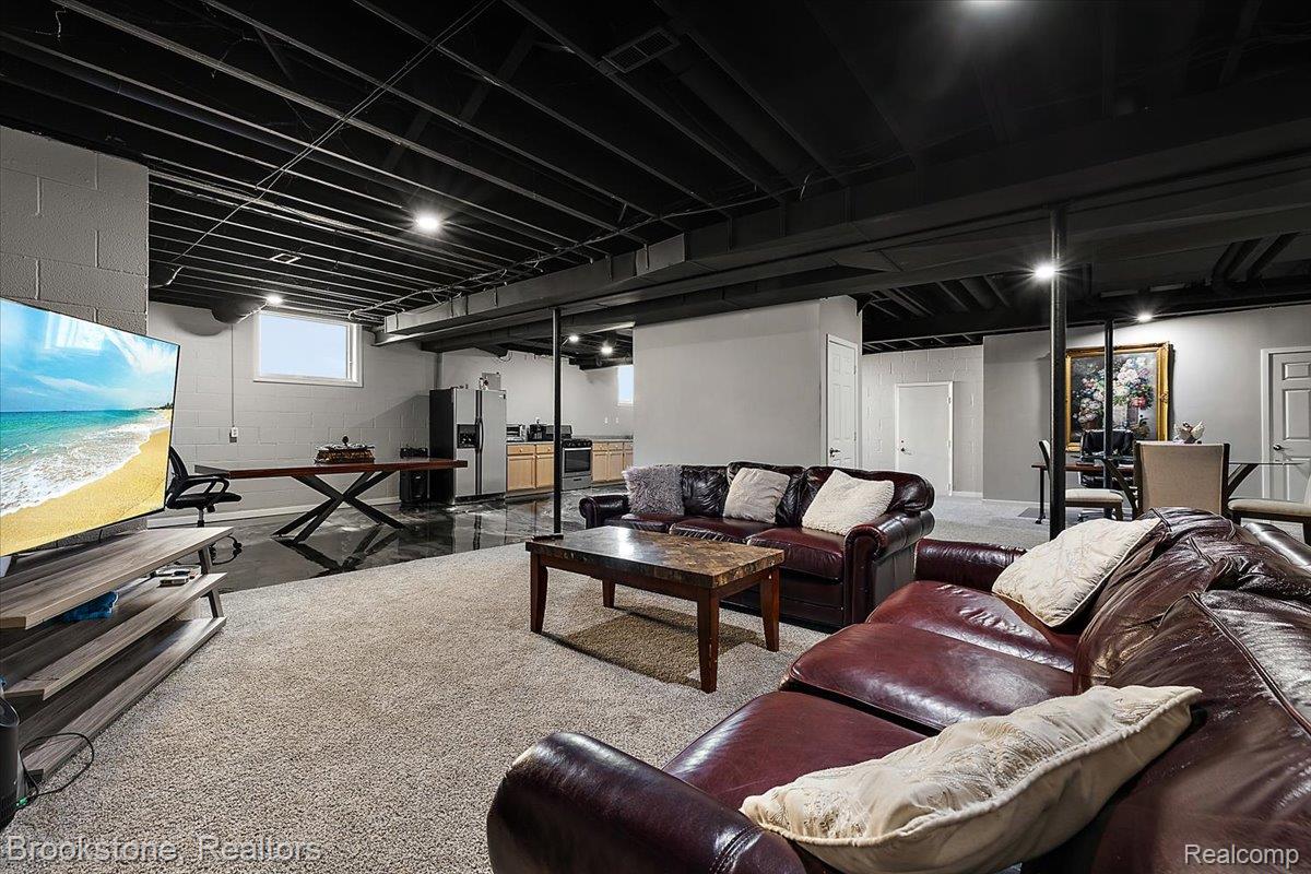 53641 Buckingham Lane