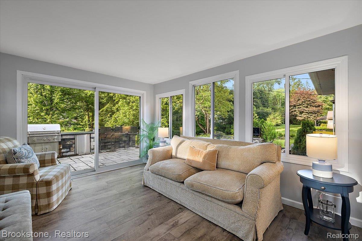 711 Hickory Heights Drive