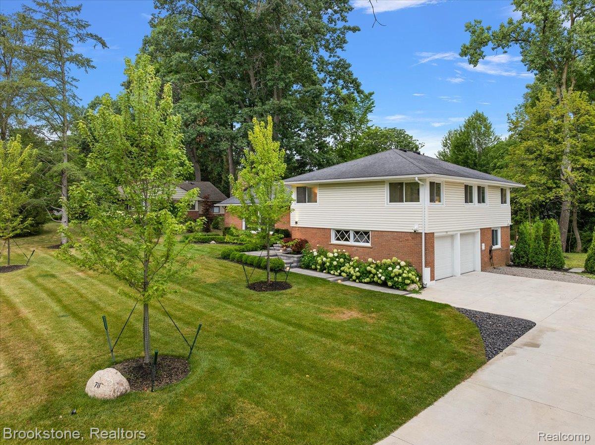 711 Hickory Heights Drive