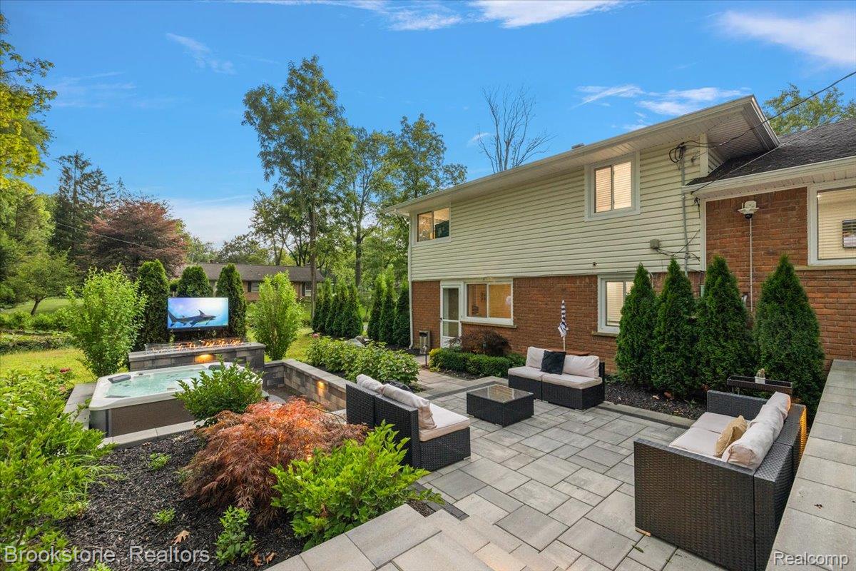 711 Hickory Heights Drive