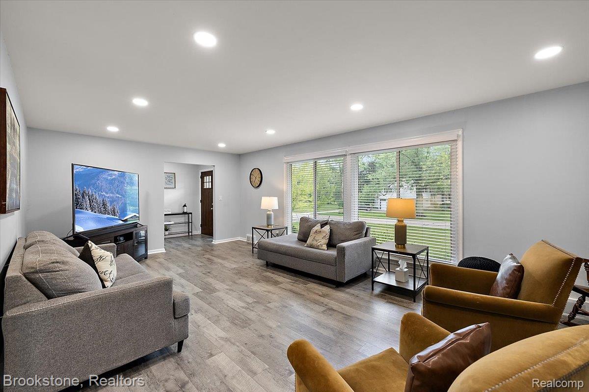 711 Hickory Heights Drive