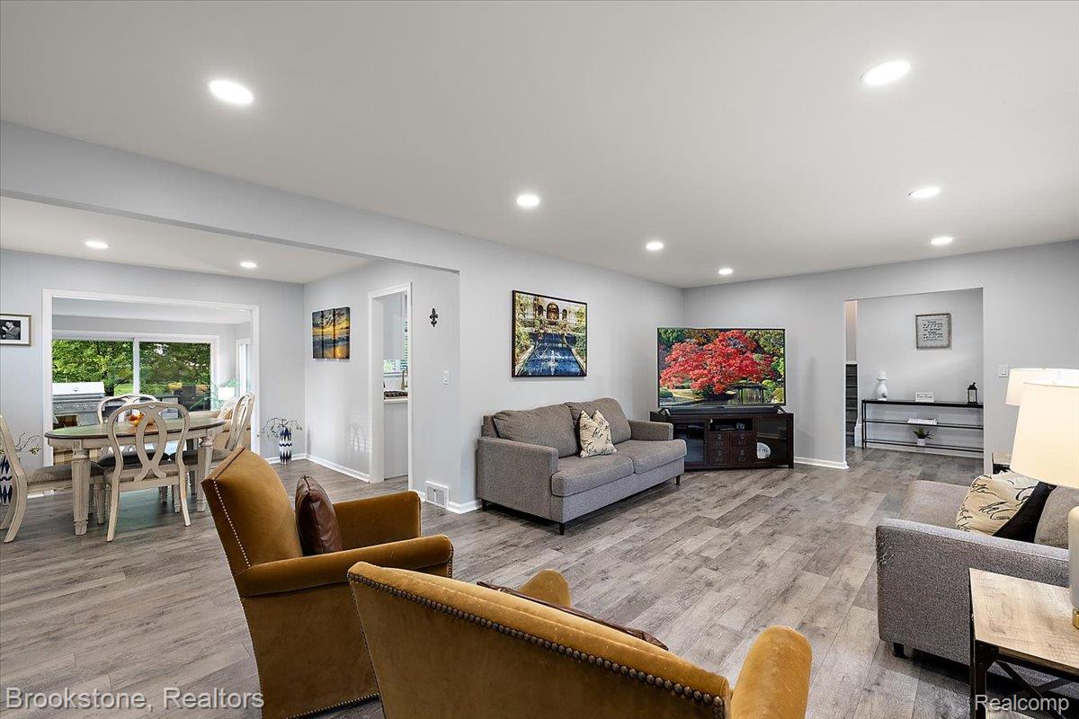 711 Hickory Heights Drive