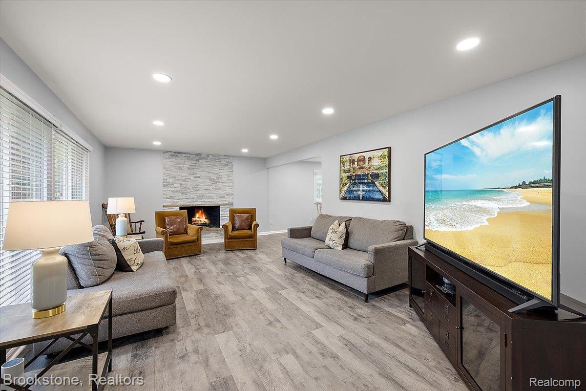 711 Hickory Heights Drive