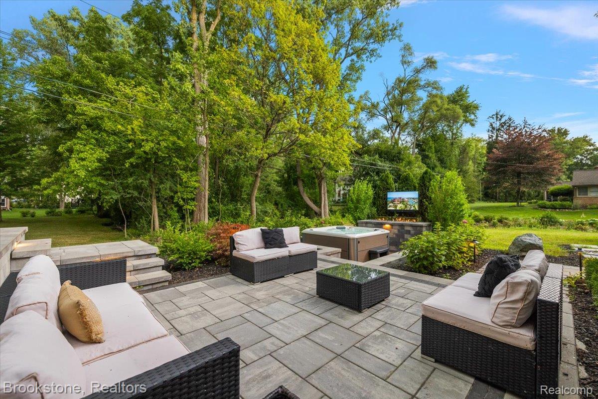 711 Hickory Heights Drive