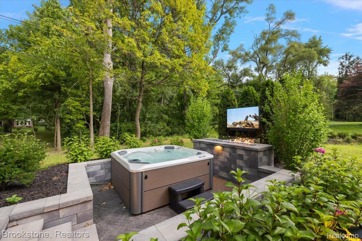 711 Hickory Heights Drive