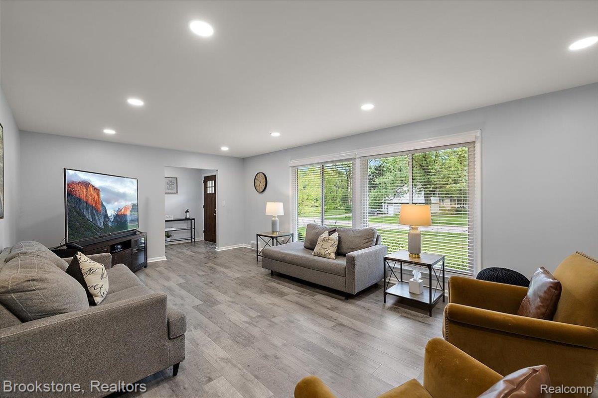 711 Hickory Heights Drive