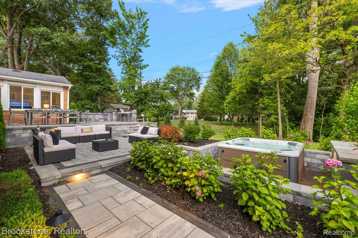 711 Hickory Heights Drive