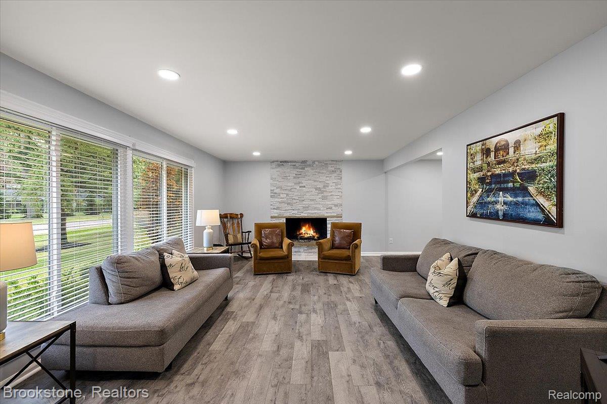 711 Hickory Heights Drive