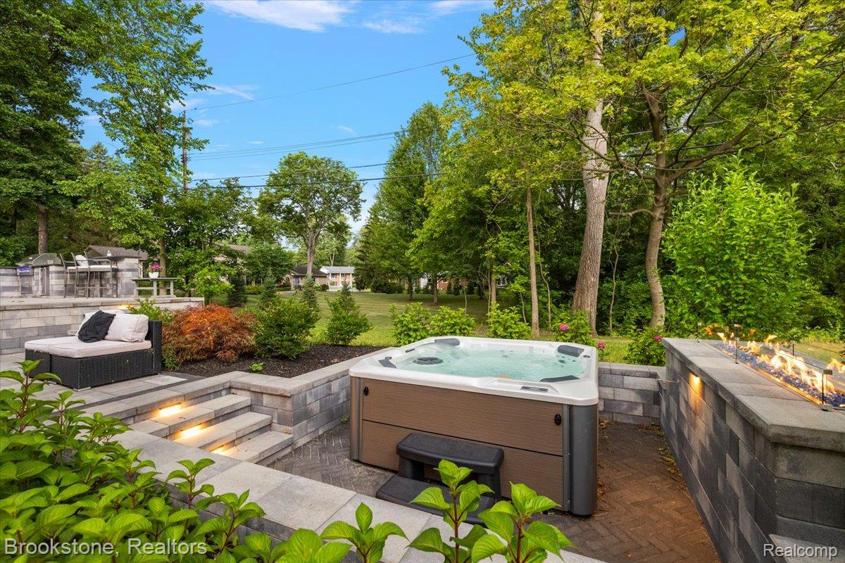 711 Hickory Heights Drive