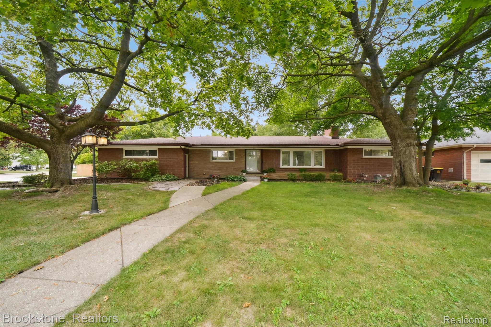 2211 Parkside Street