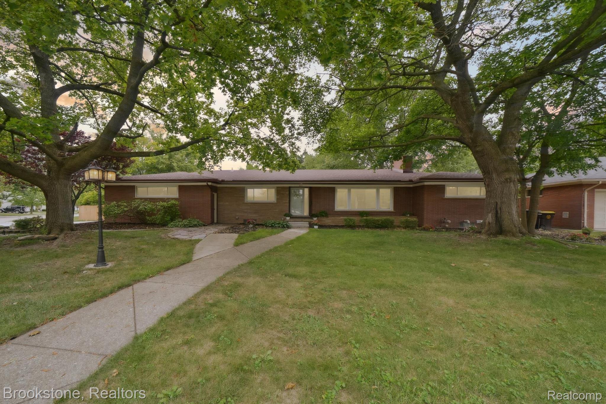 2211 Parkside Street