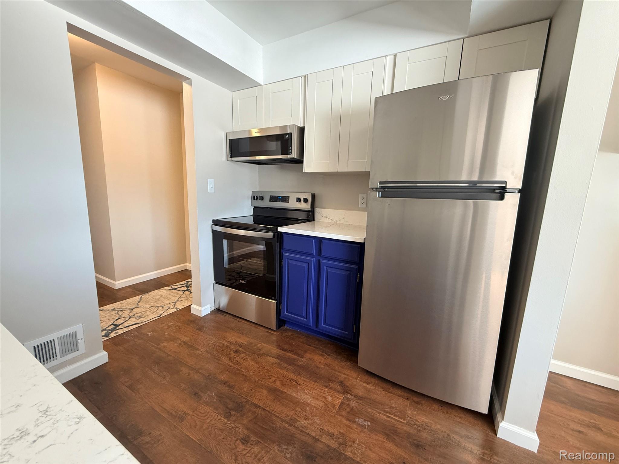 670 E Fox Hills Drive 109