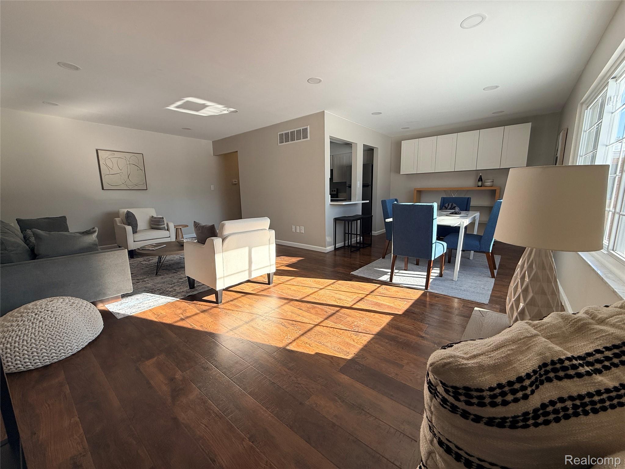 670 E Fox Hills Drive 109