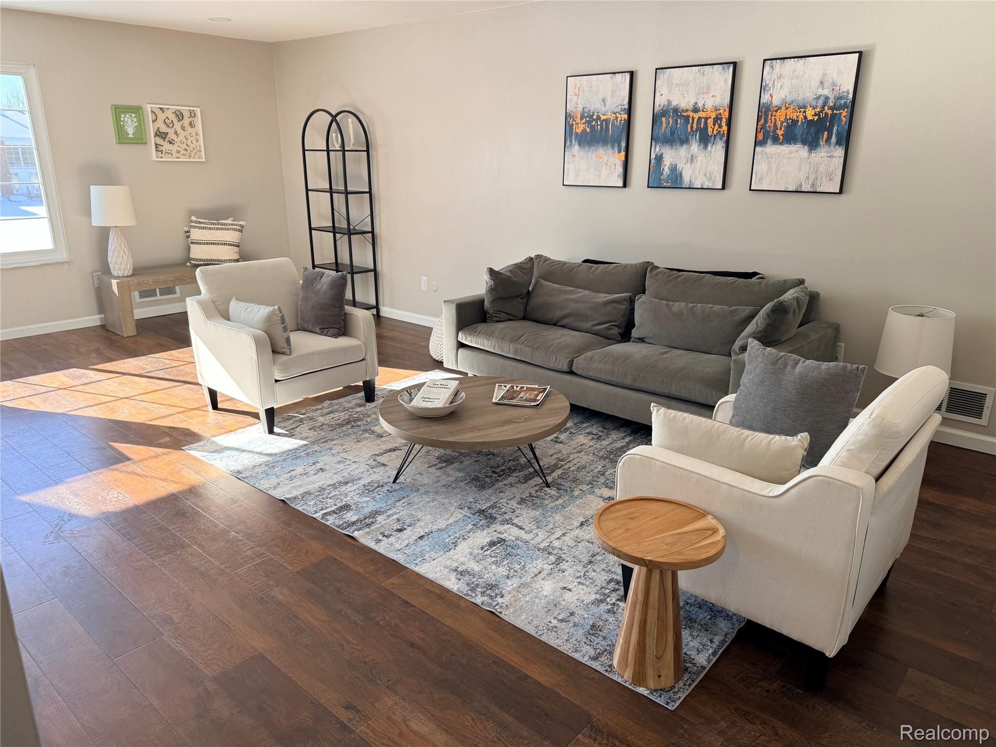 670 E Fox Hills Drive 109