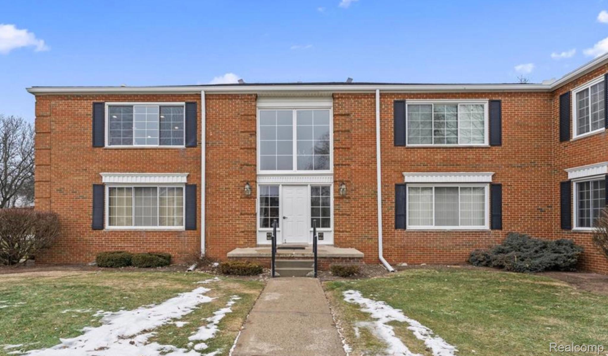 670 E Fox Hills Drive 109
