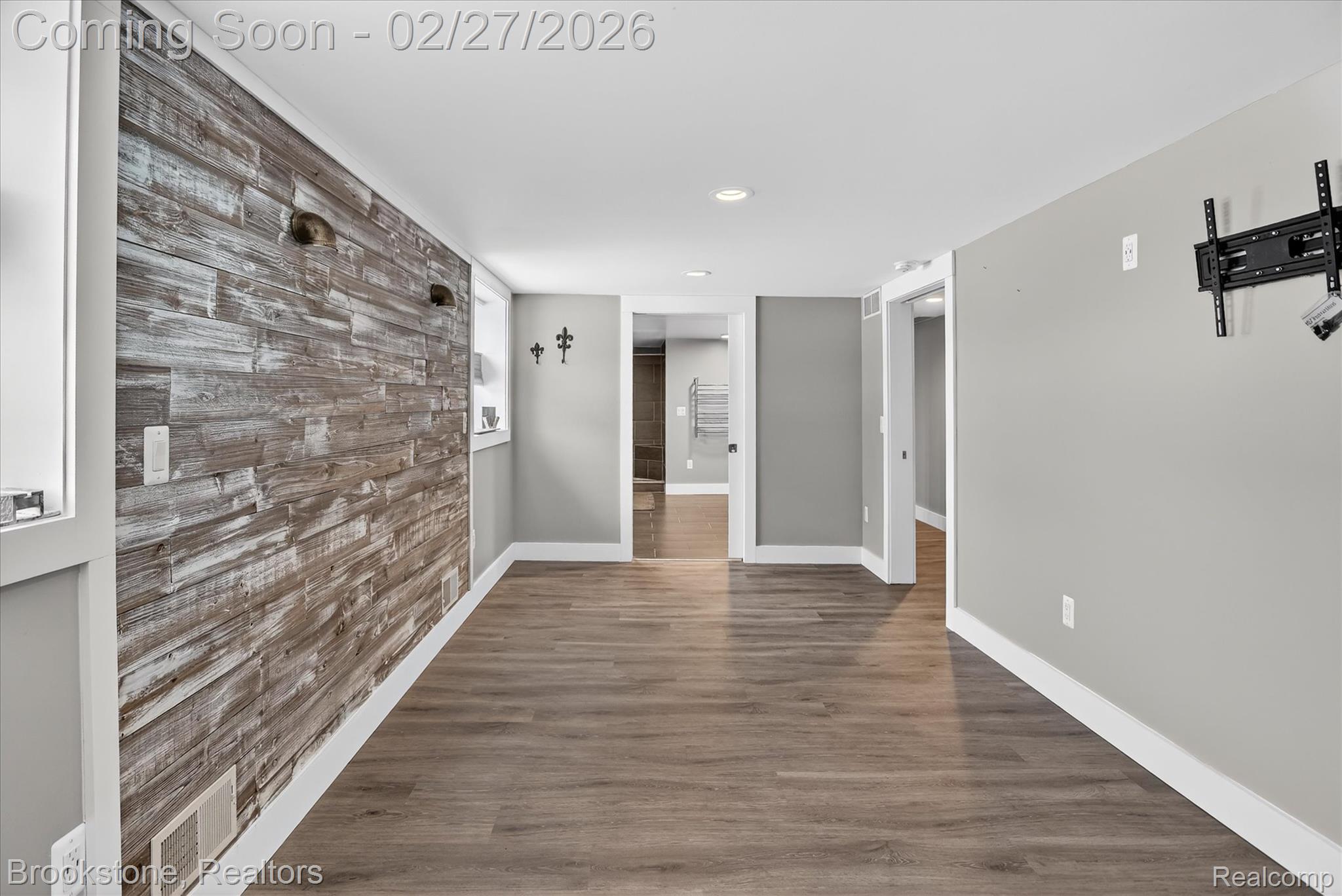 2450 N Lakeshore Road