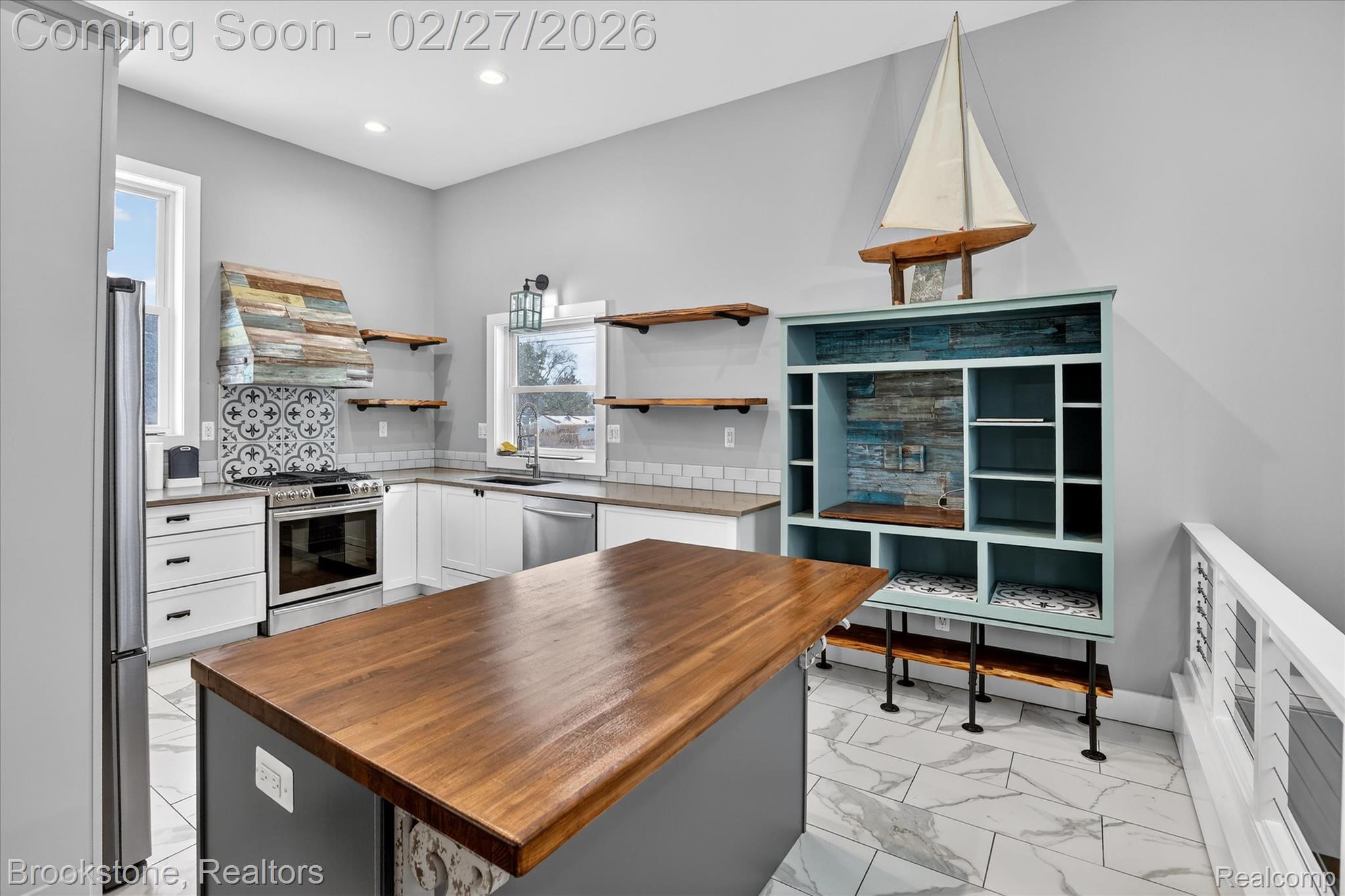 2450 N Lakeshore Road