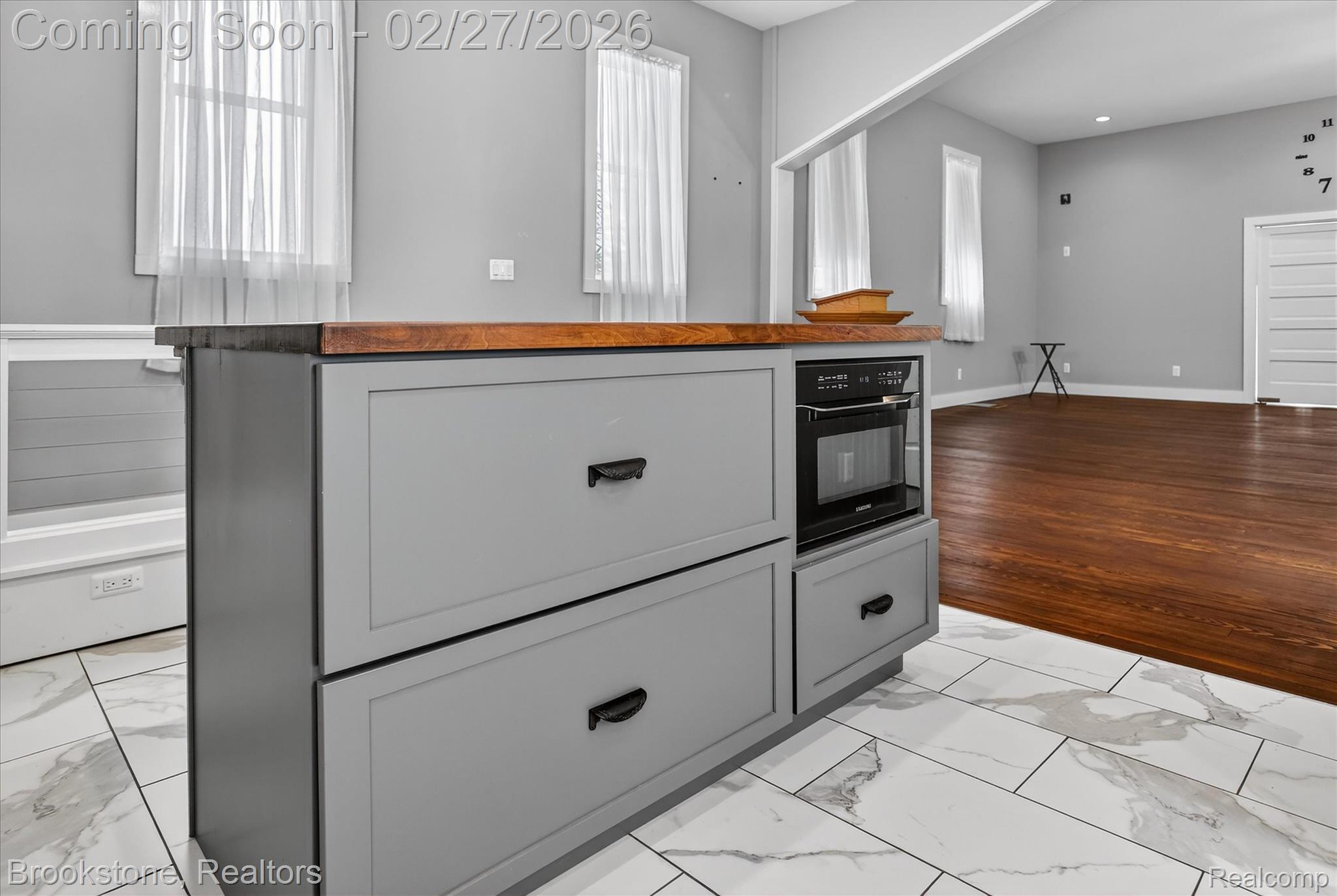 2450 N Lakeshore Road