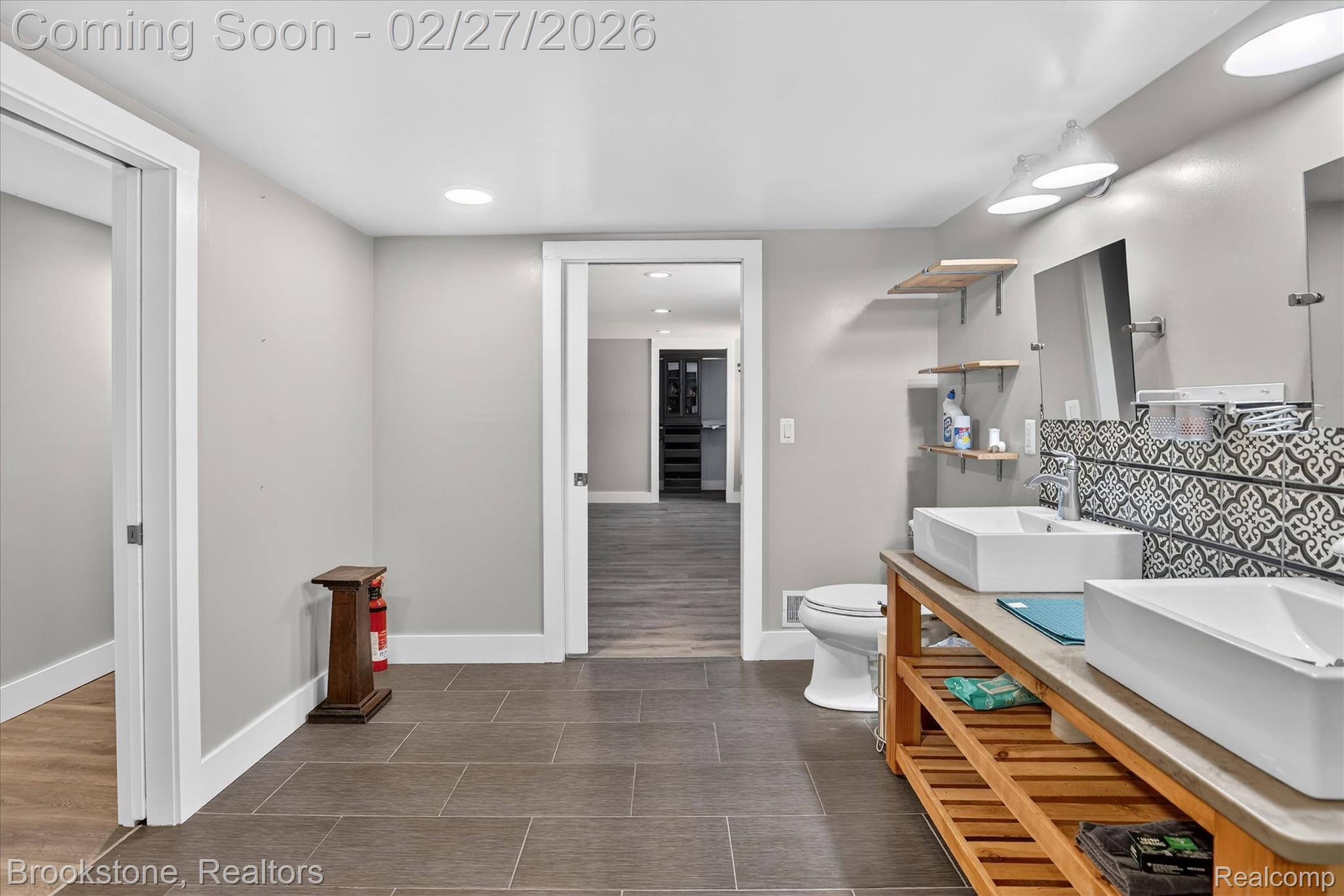 2450 N Lakeshore Road