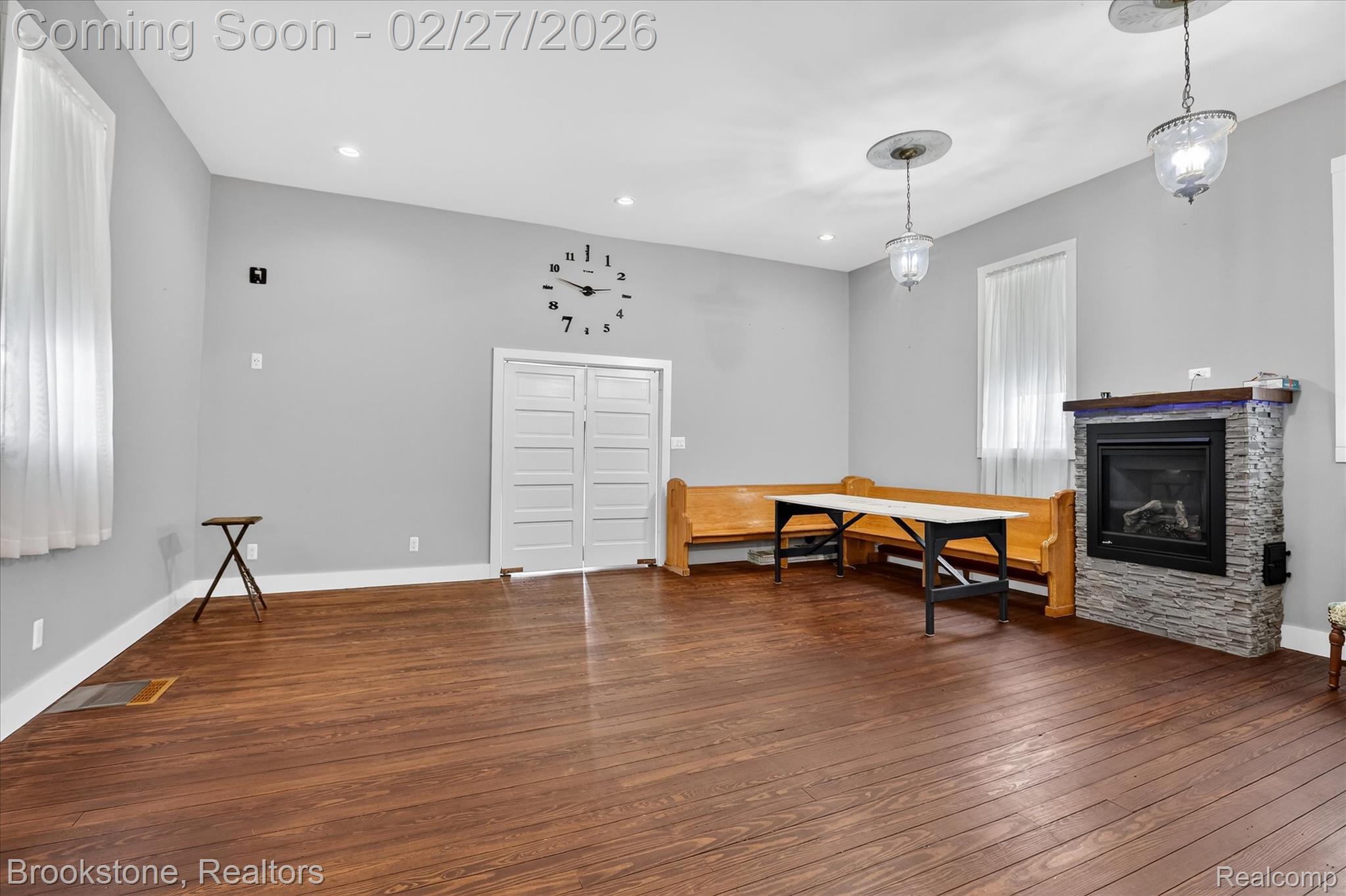 2450 N Lakeshore Road