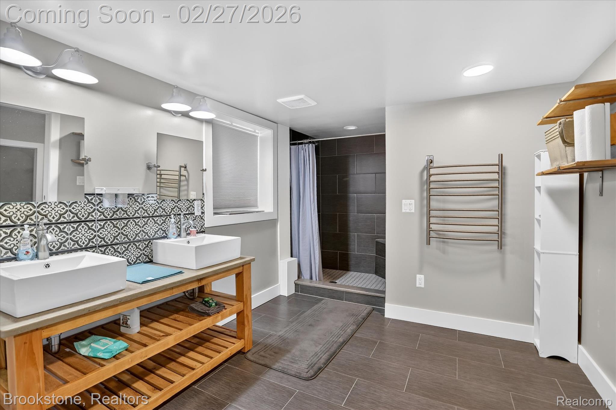 2450 N Lakeshore Road