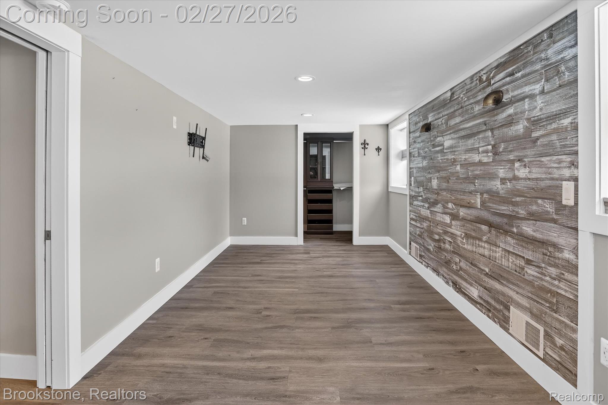 2450 N Lakeshore Road