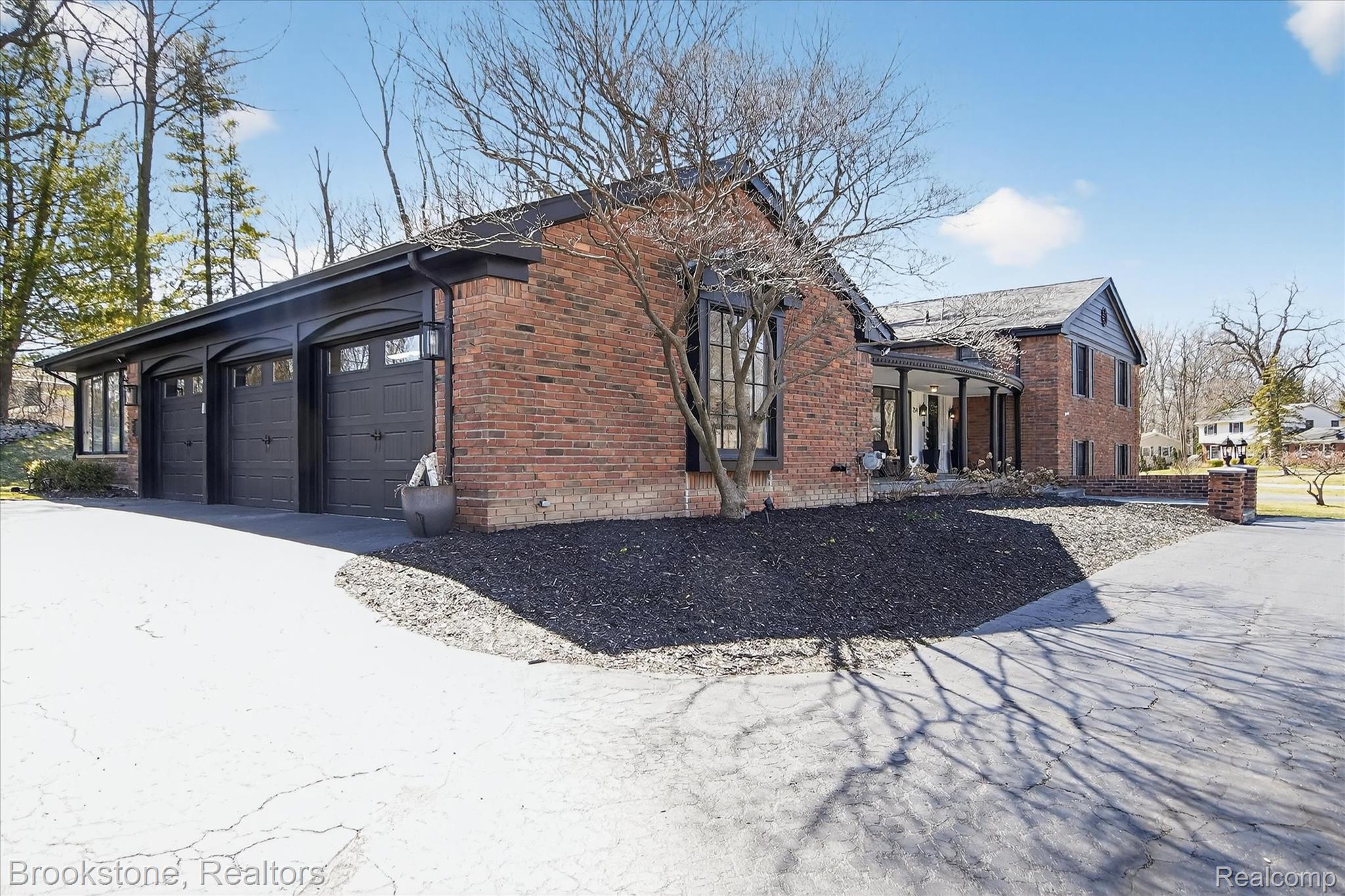 754 N Valley Chase Road