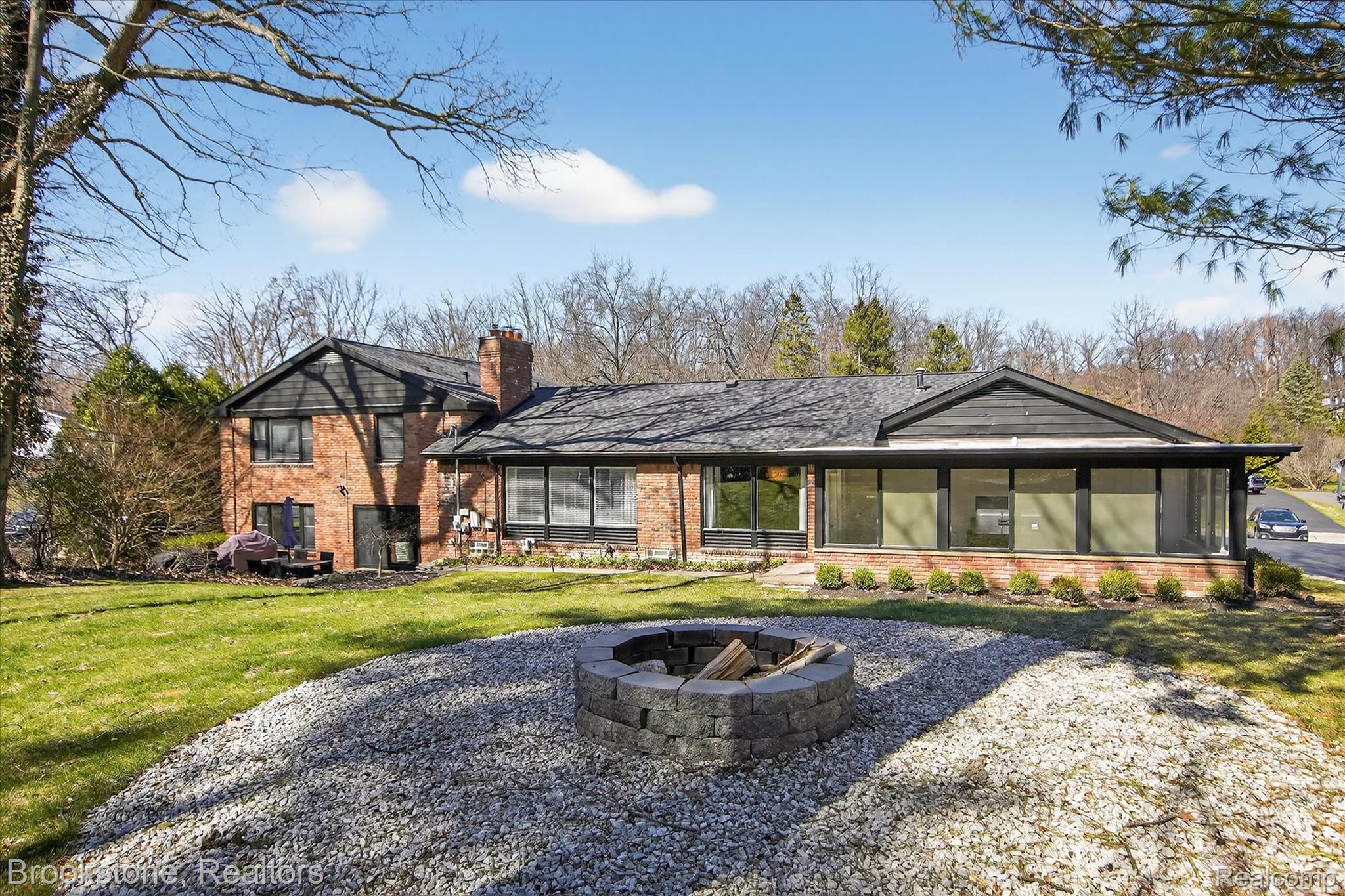 754 N Valley Chase Road