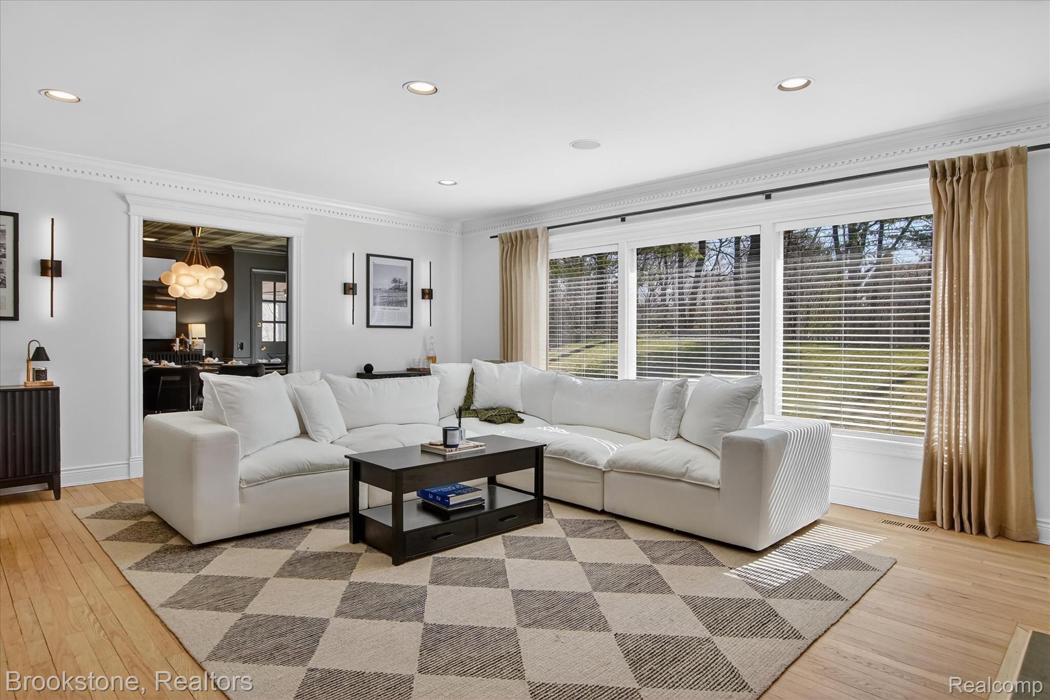 754 N Valley Chase Road
