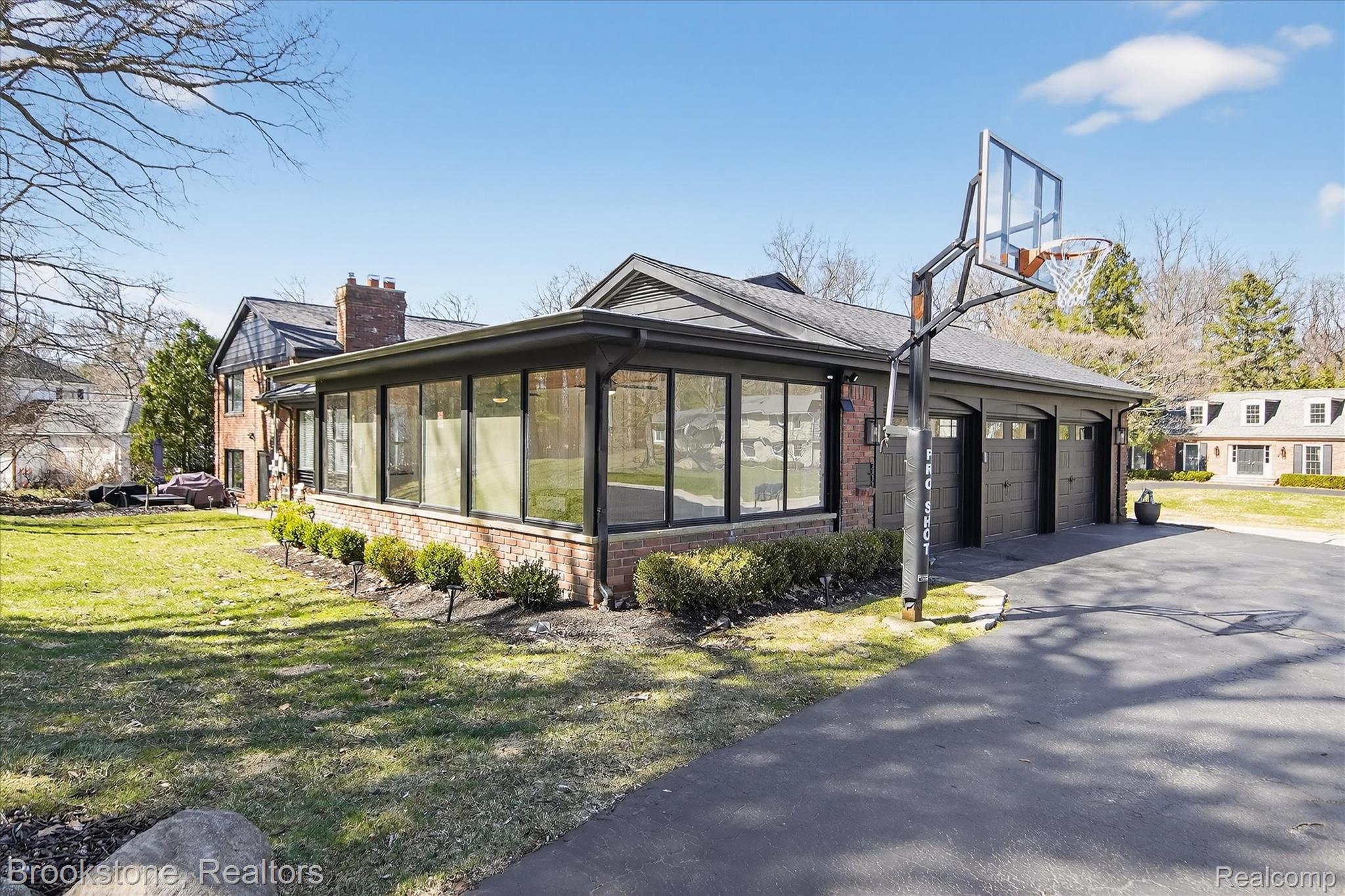 754 N Valley Chase Road