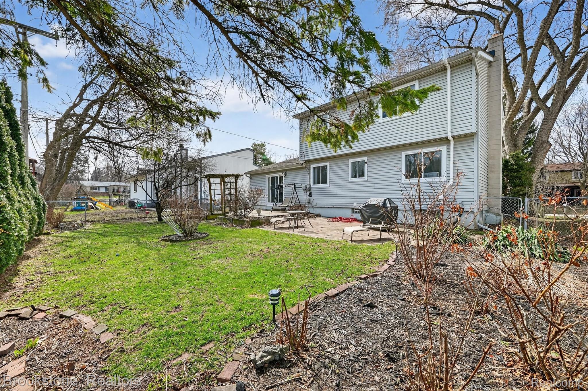 472 Westlawn Street