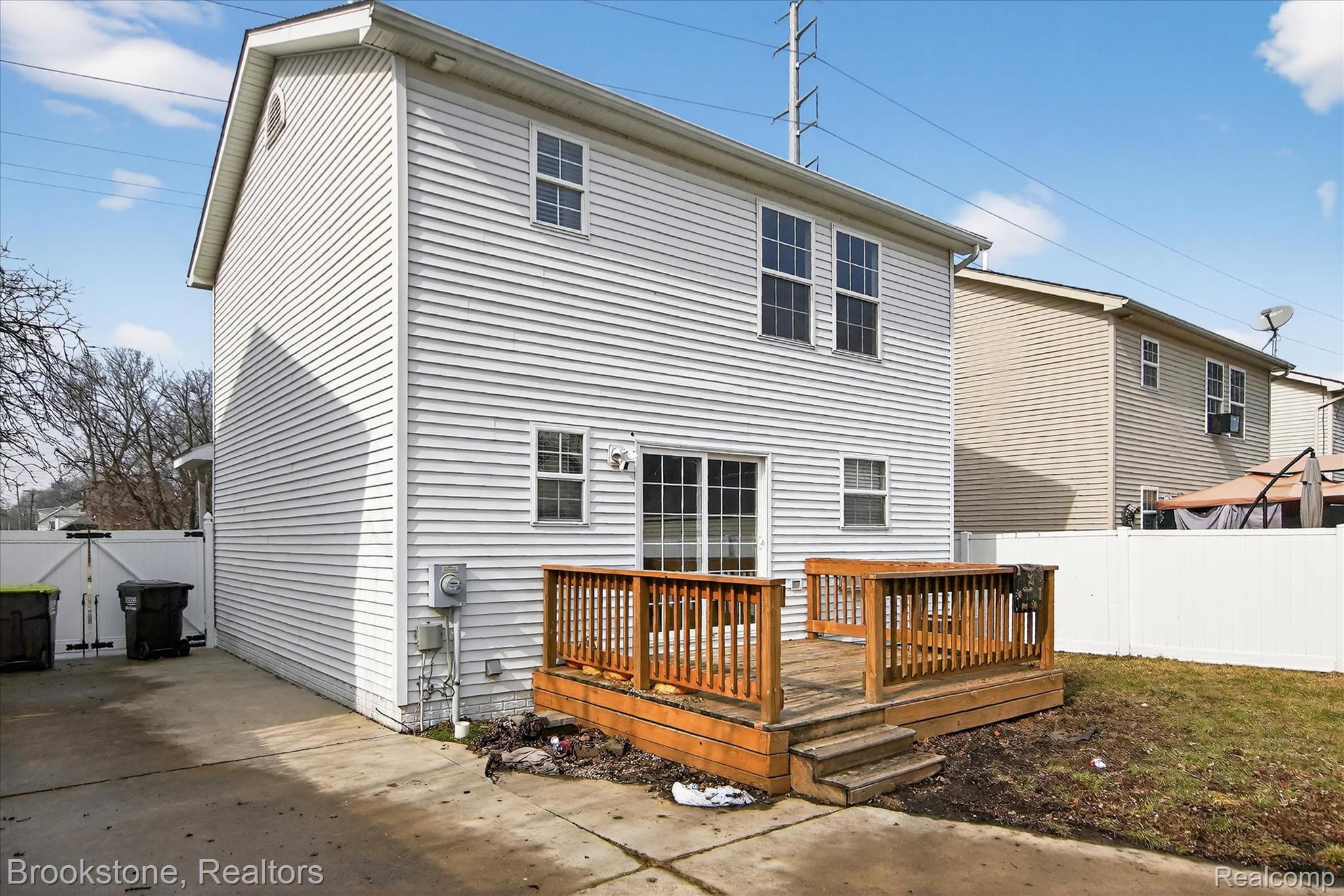 116 Maple Boulevard