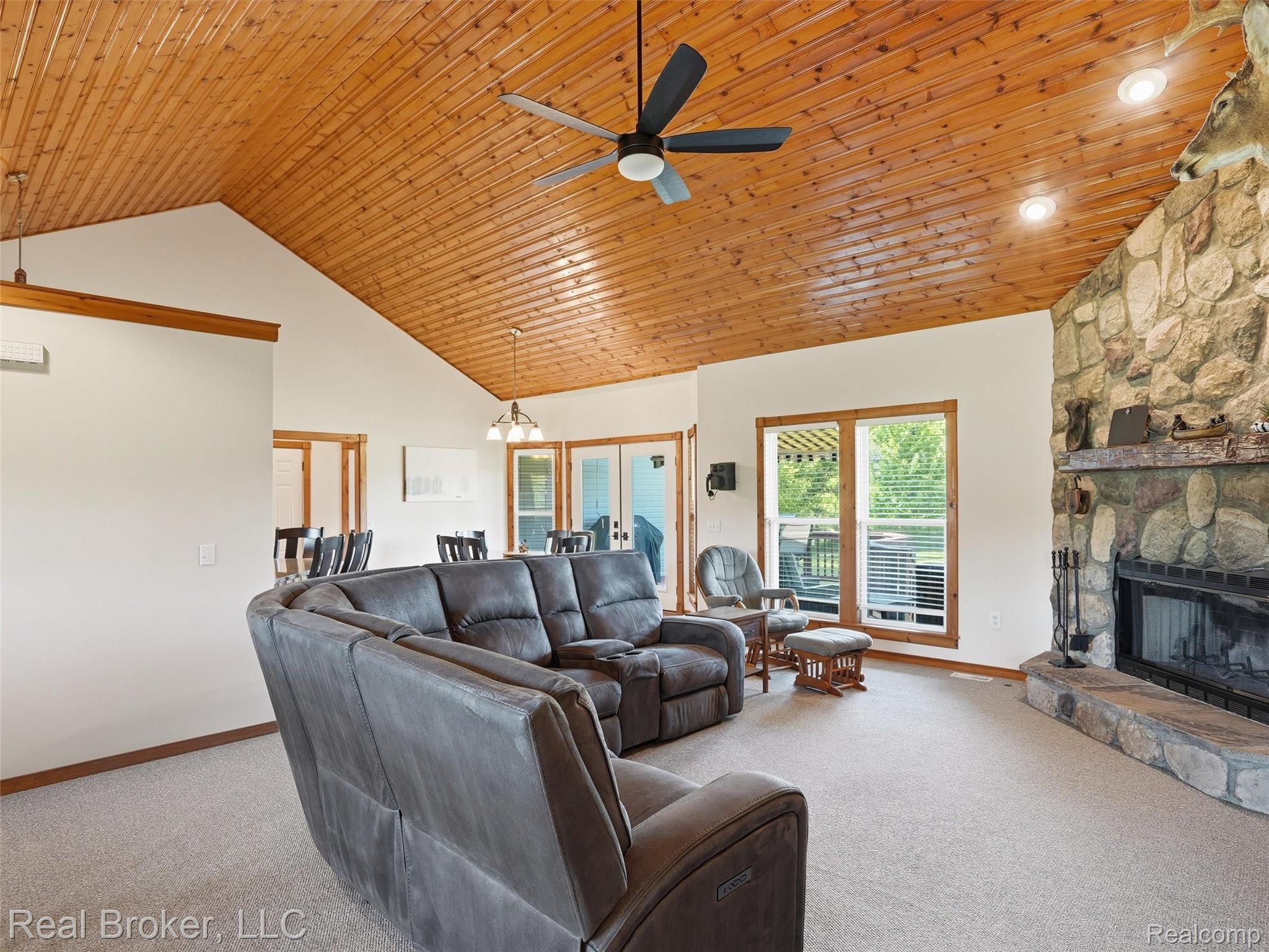 7271 Ray Road