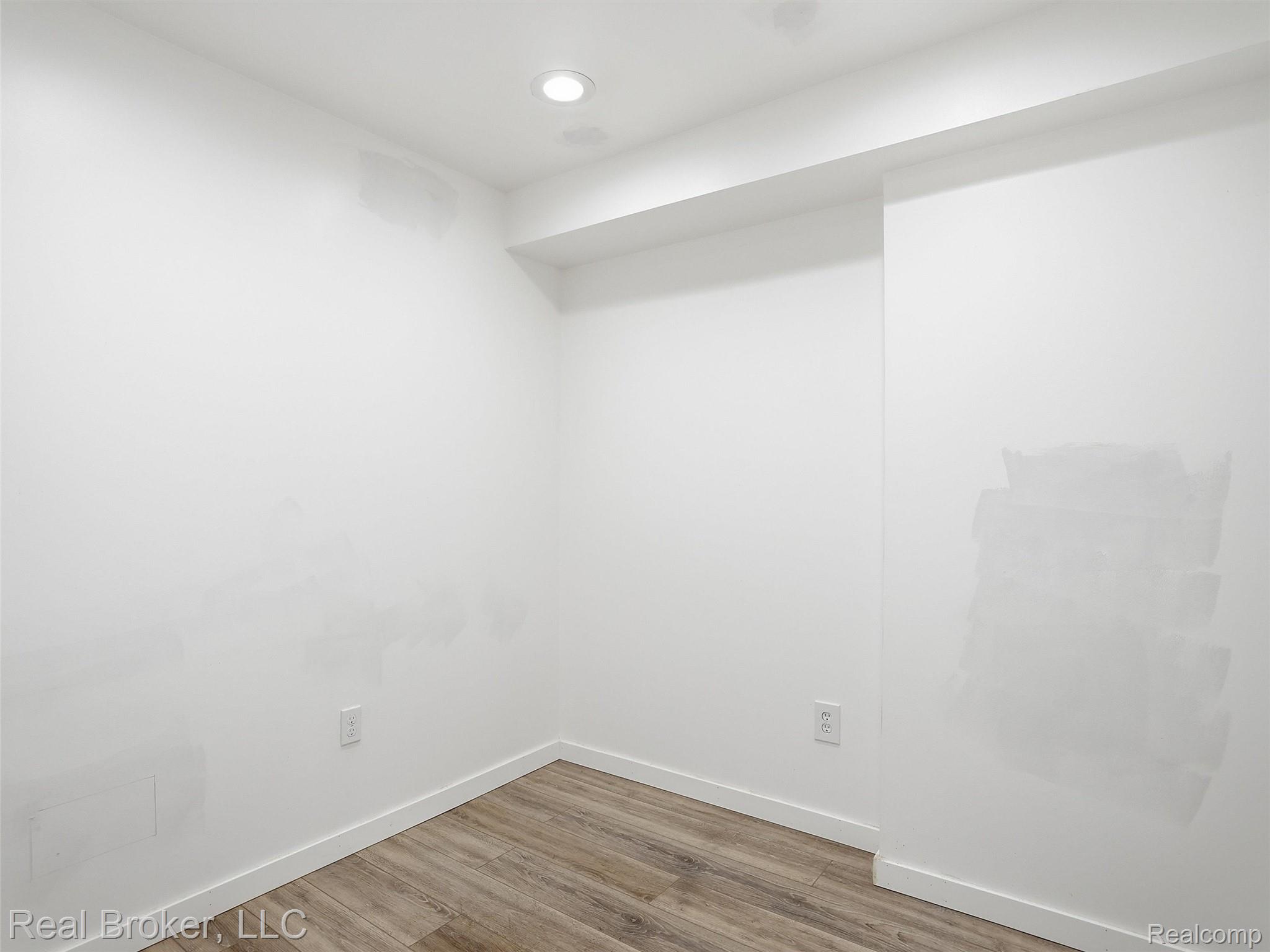 7271 Ray Road