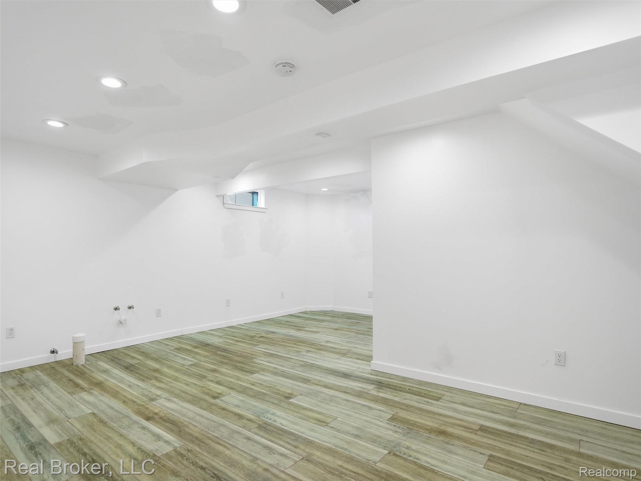 7271 Ray Road