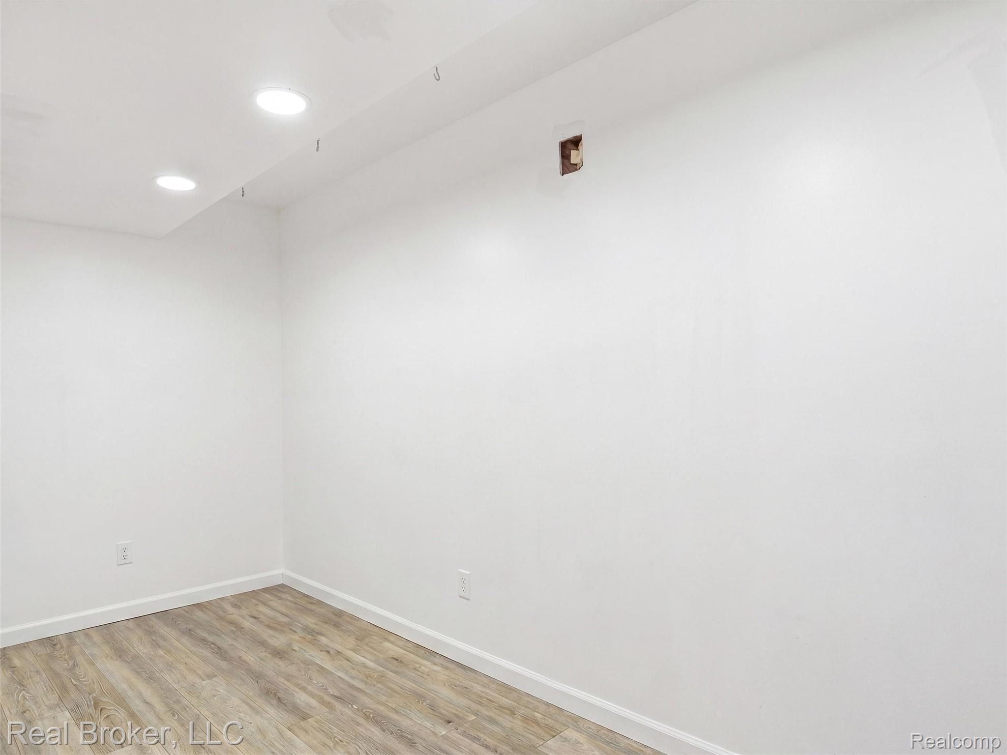 7271 Ray Road