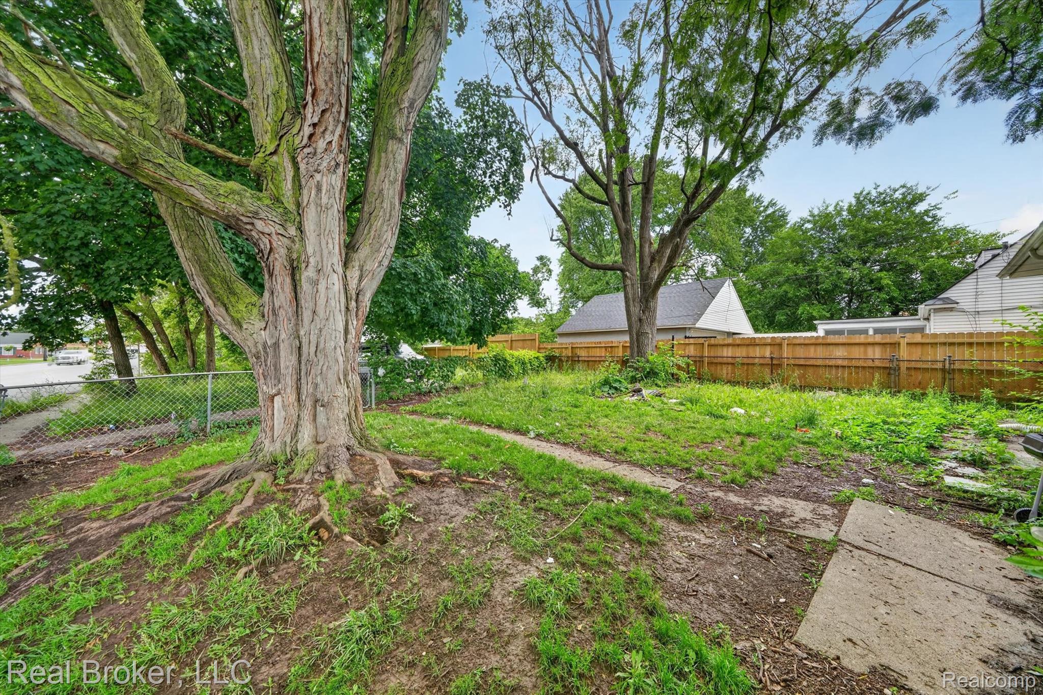 13905 Longacre Street