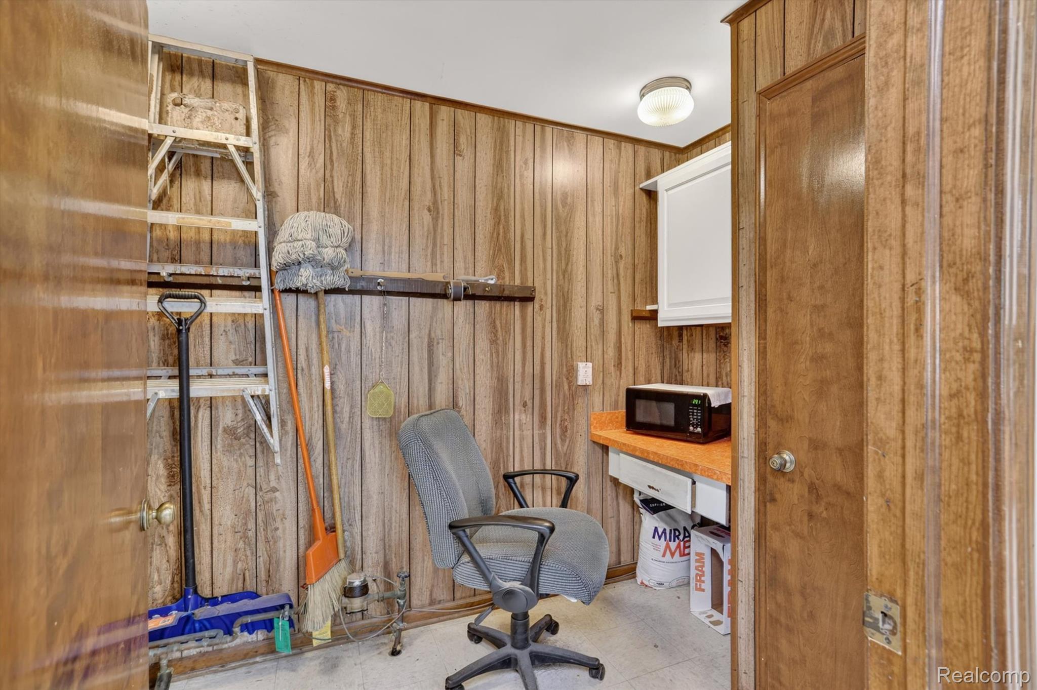 1011 S Graham Road