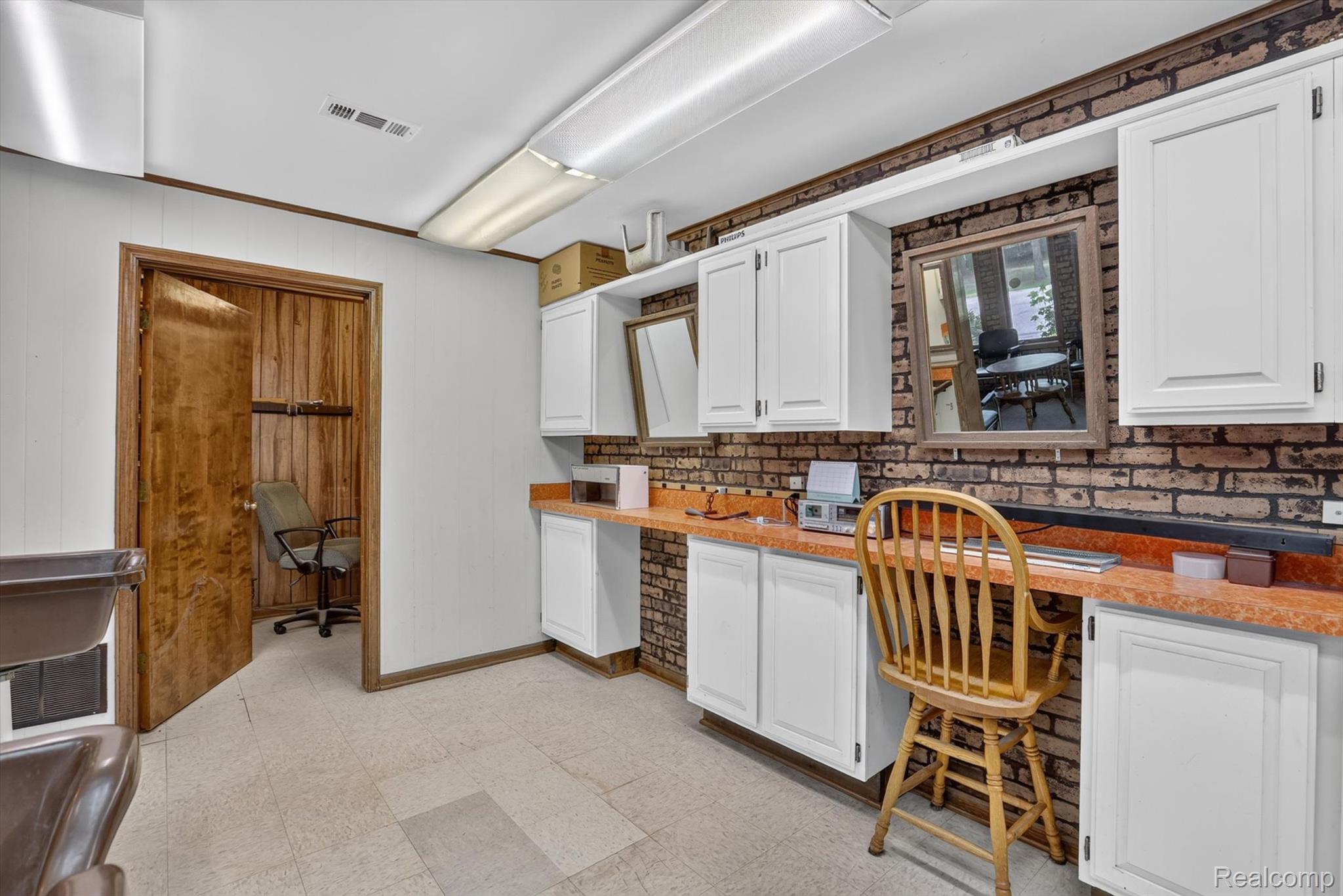 1011 S Graham Road